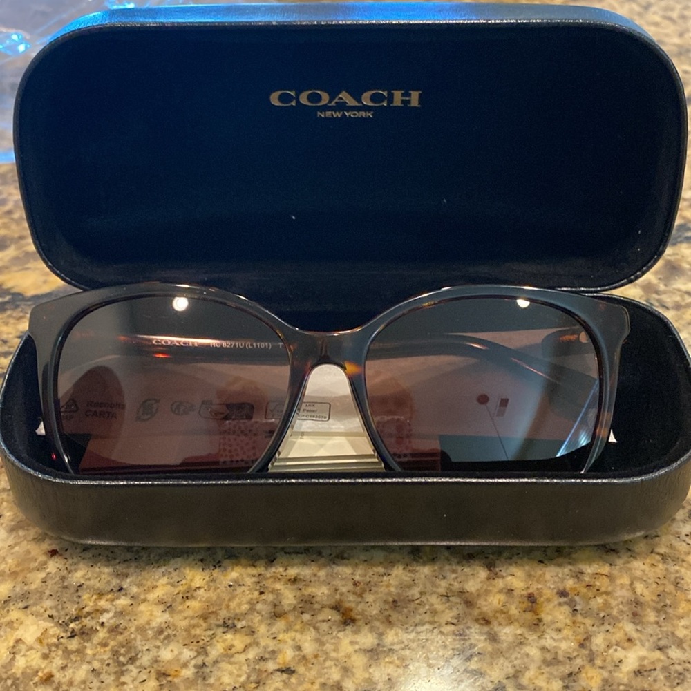 Coach Sunglasses NWT and Hard Case Included - Picture 4 of 7